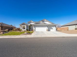 3177 E Crimson Ridge Dr, St George, UT 84790