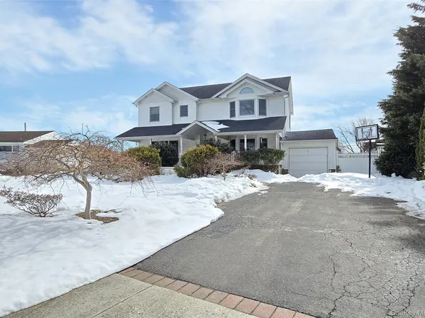 4 Cameo Road, Commack, NY 11725