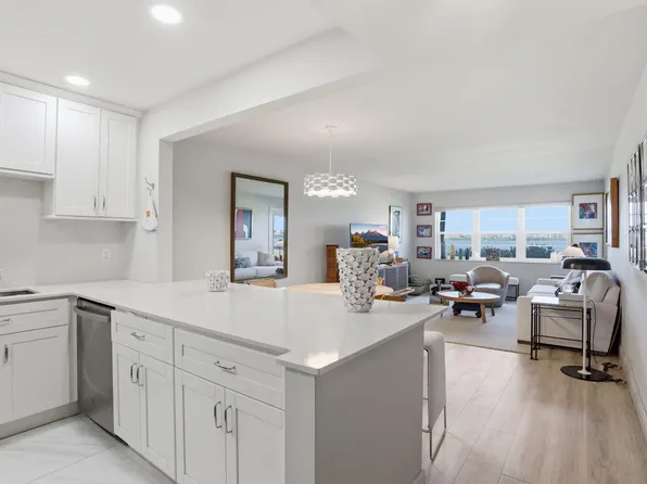 1516 S Lakeside Dr, Lake Worth, FL