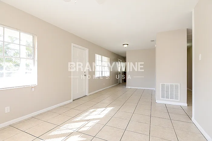 4301 W Bay Ave — Photo 2