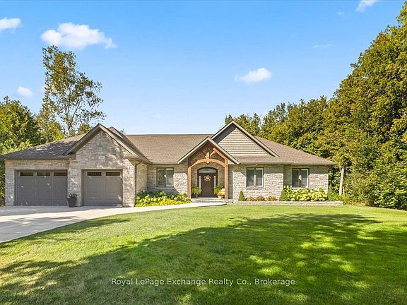 2nd image of 119 Upper Lorne Beach Rd