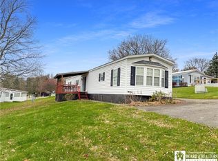 147 Greenhurst Village Dr, Jamestown, NY 14701