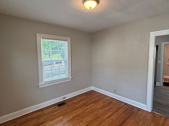 4th image of 4113 Alma Ave