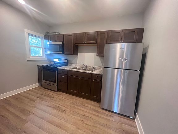 3rd image of 107 Lexington Ave SW #3