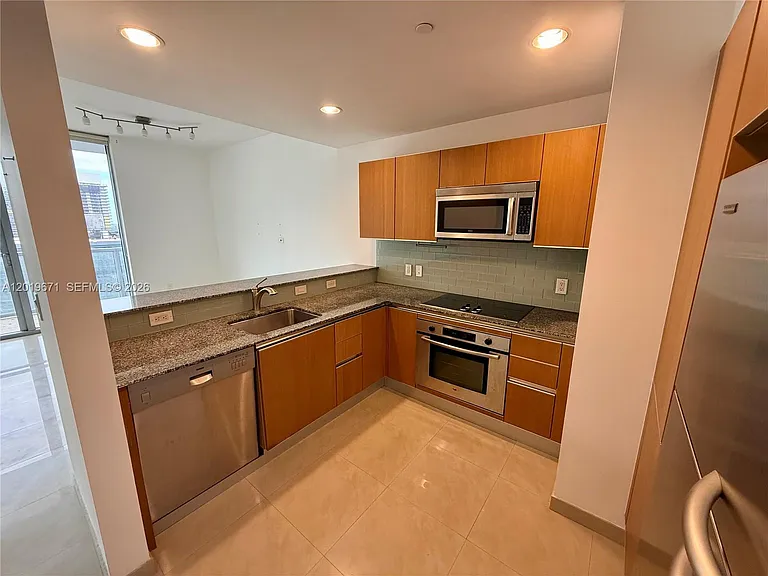 1060 Brickell Ave #2409 — Photo 4