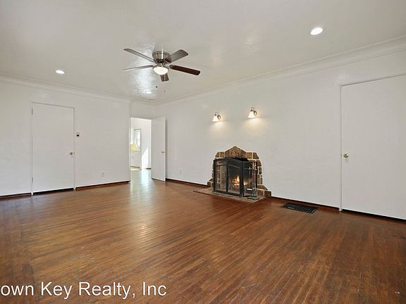 4th image of 243 W Knoles Way