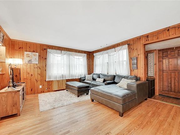 5th image of 158 Putnam Dr