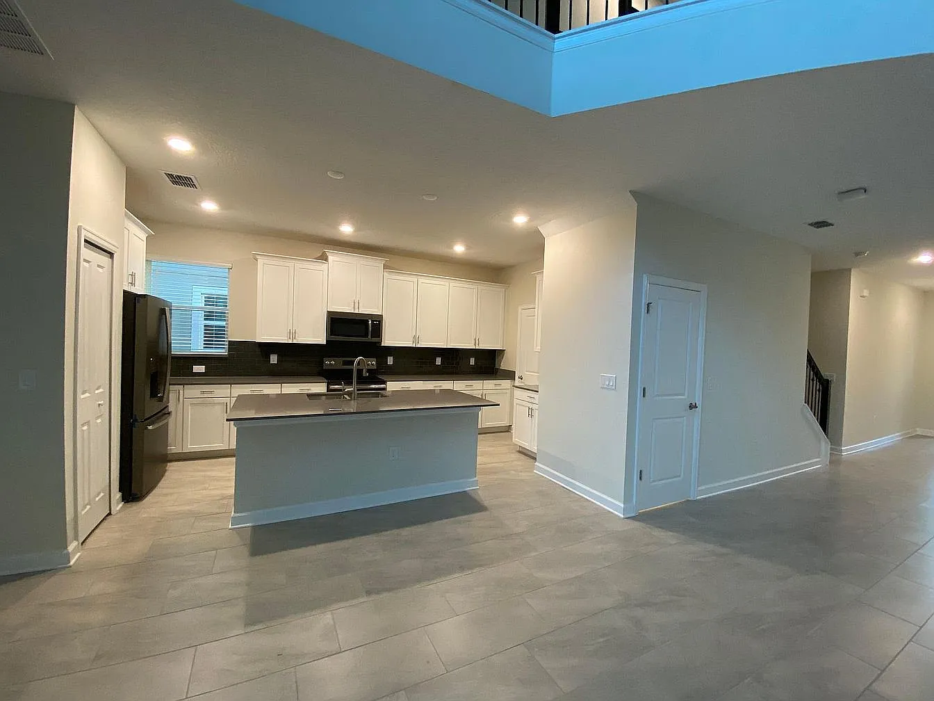 5 bed, 3081 sqft, $3,850 — Photo 4