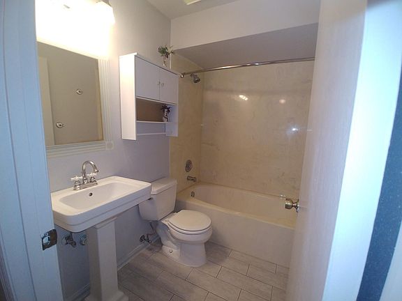 4th image of 438 Valerie Dr