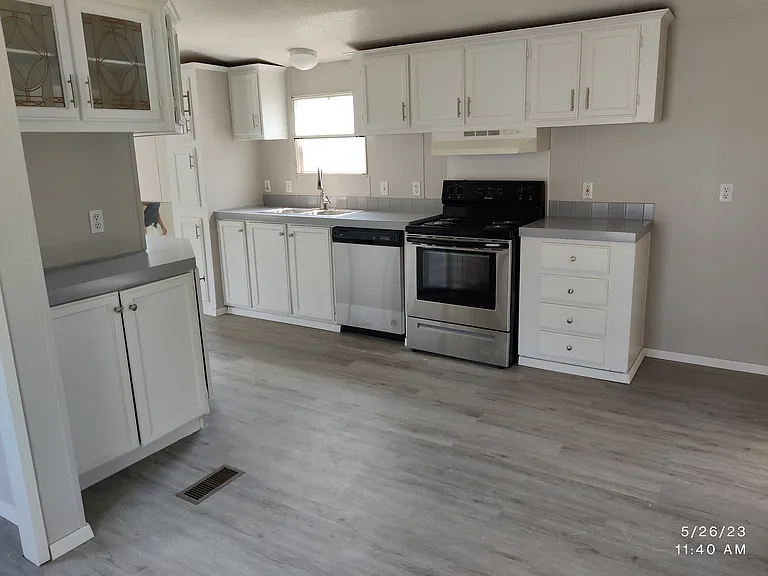 307 Jones Cir — Photo 6