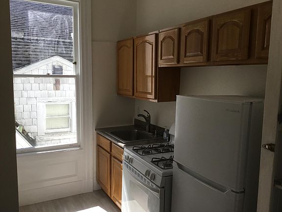 4th image of 1852 Fell St #5