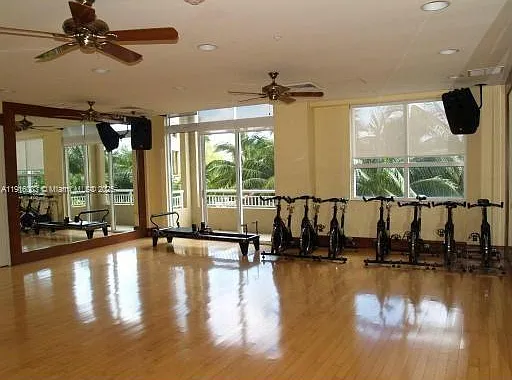 19501 W Country Club Dr #Penthouse 06 — Photo 25