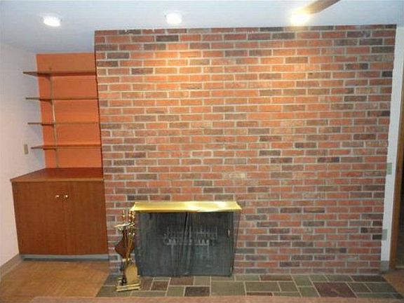 3rd image of 121 Terrace Dr