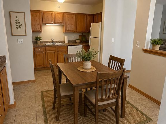 3rd image of 1061 Ashley Ct S APT 2D