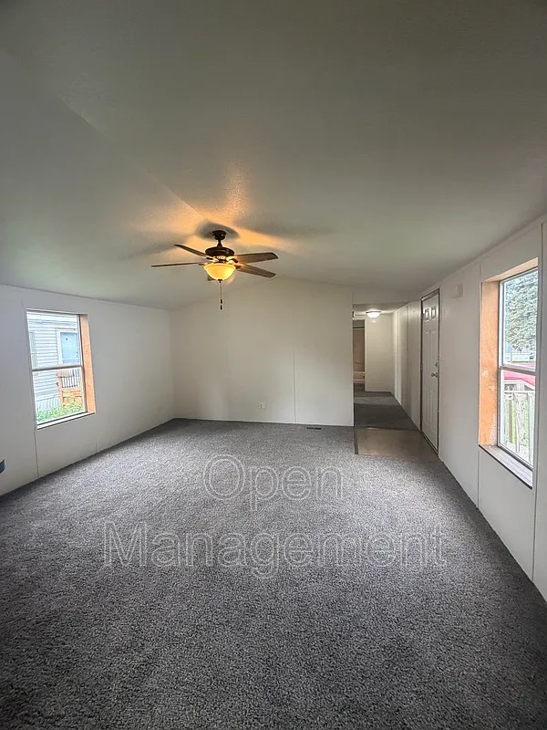 3 bed, 2.0 bath, 1120 sqft, $1,024 — Photo 3