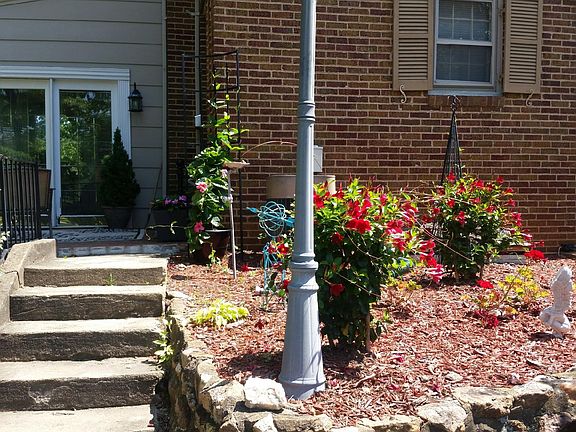 5th image of 219 Oakdale St