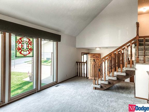 3rd image of 810 Moore Dr