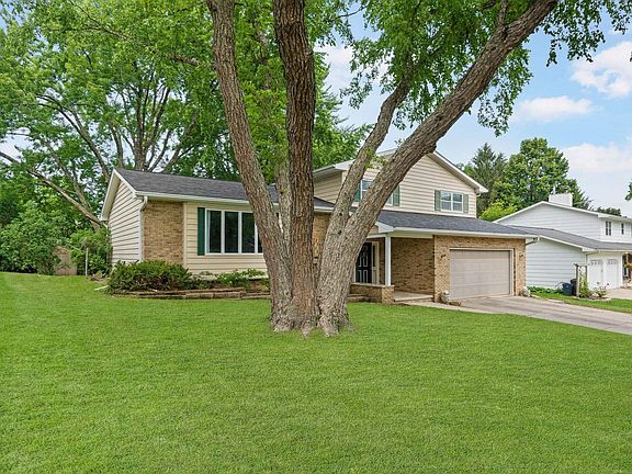 3rd image of 1111 Woodring Dr