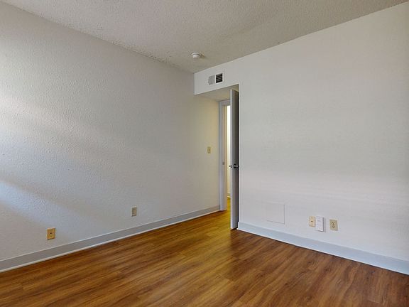 5th image of 3421 Locust St APT 207