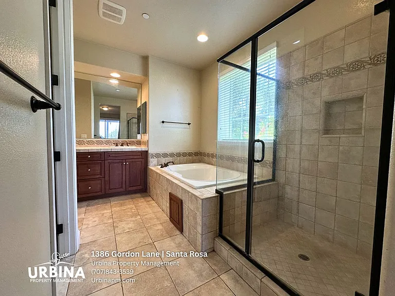 1386 Gordon Ln — Photo 16