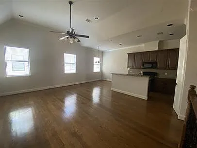 3 bed, 2.5 bath, 1666 sqft, $2,197 — Photo 2