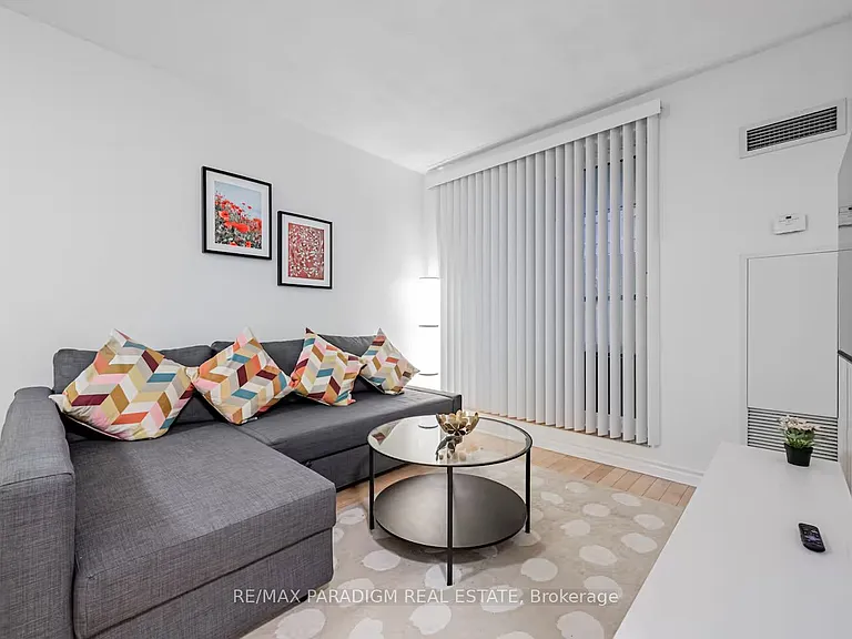 250 Wellington St W #228 — Photo 3