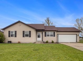 56906 Meadow Glen Dr, Elkhart, IN 46516