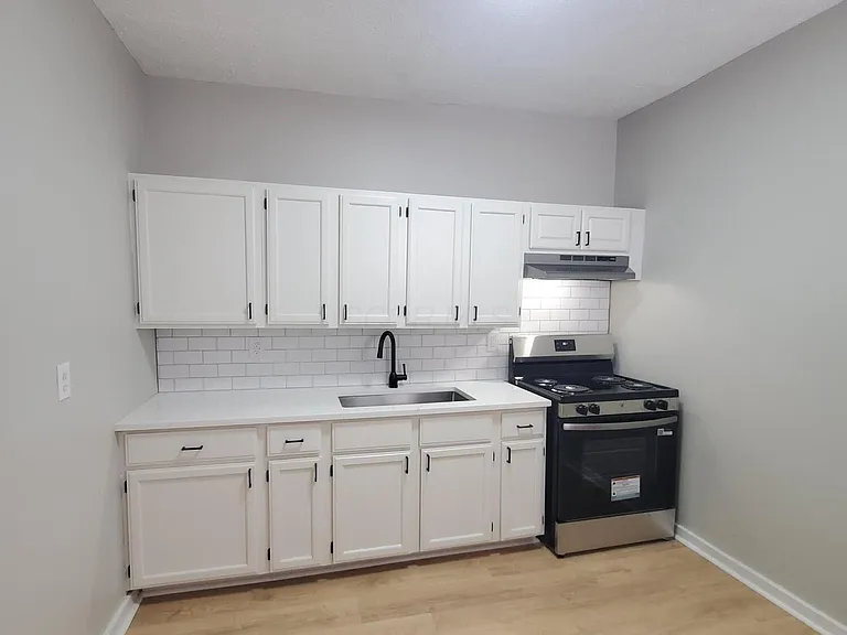 33 S Cypress Ave — Photo 5