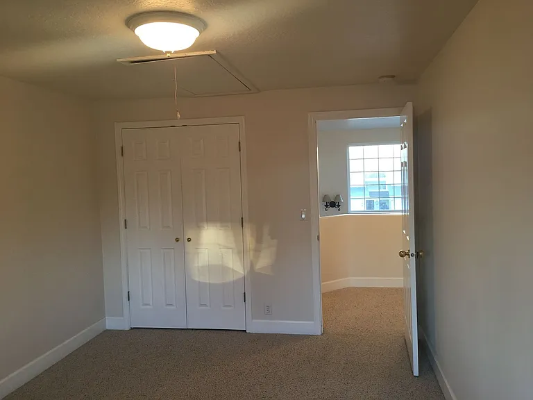 2057 Berwin Ln — Photo 37