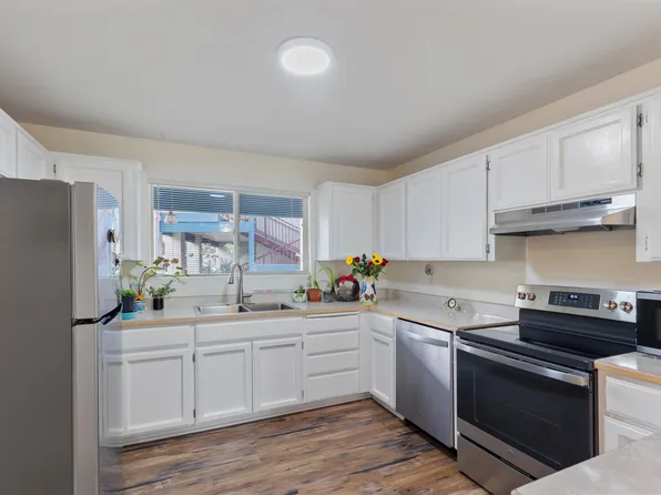 815 Pine St APT 10, Rogue River, OR 97537