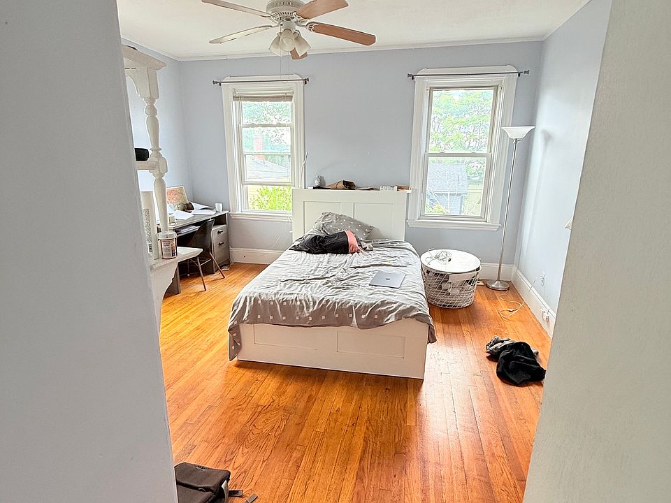 1st image of 54 Pleasant St #3