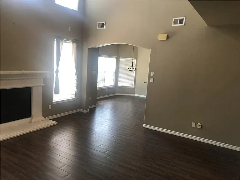 213 Longview Ct — Photo 10