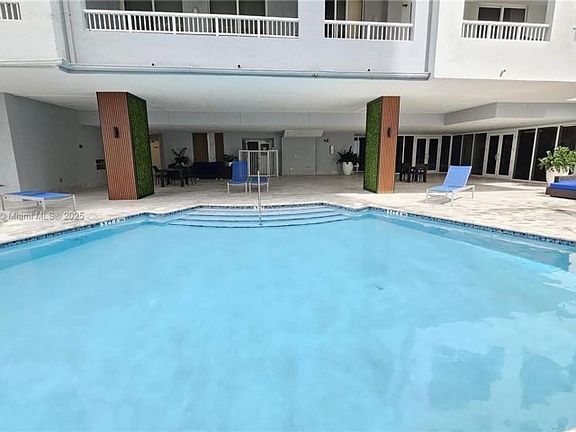5th image of 170 SE 14th St APT 2202