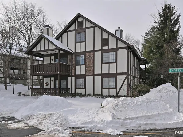 708 Thoreau Ct, Mahwah, NJ 07430