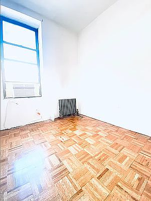 2nd image of 213 Avenue Of The Americas APT 1