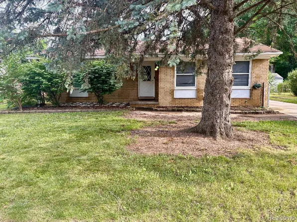 22725 Armstrong Ave, Brownstown, MI 48193