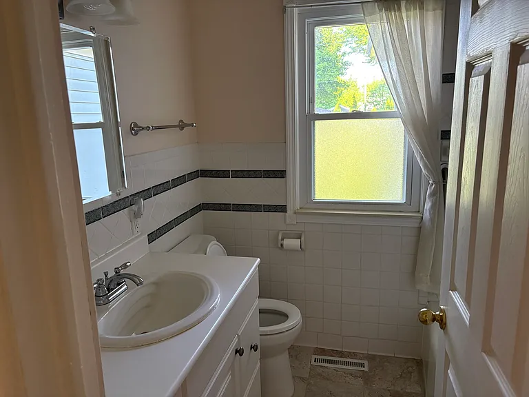 310 Yerkes St — Photo 6