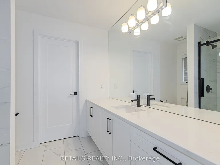 67 Viceroy Mews — Photo 24
