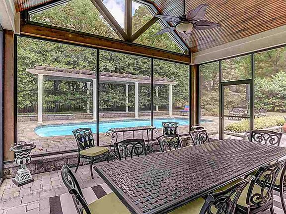 2nd image of 2070 Hawthorn Hill Cv