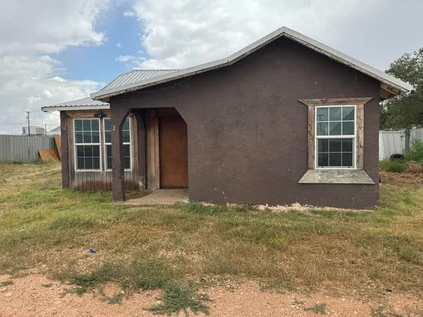 301 Yoakum Ave, Wellman, TX 79378