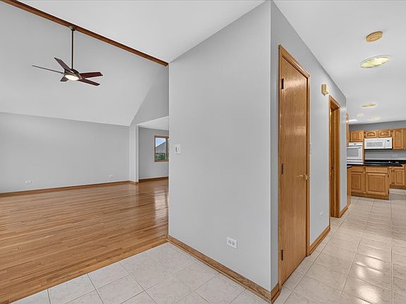 3rd image of 1285 Drawbridge Ln