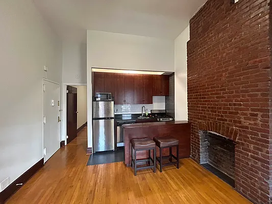 Rented by Compass | media 9