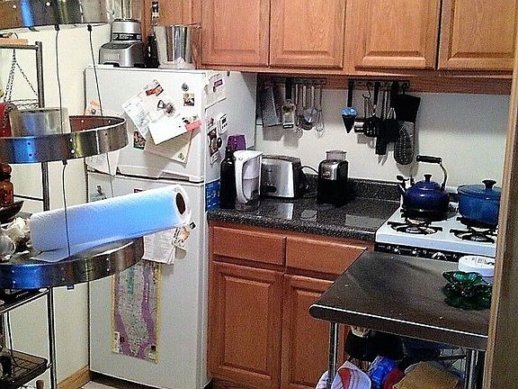 2nd image of 524 E 5th St APT 4