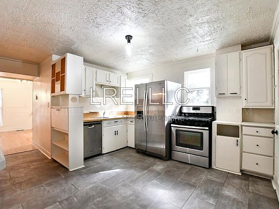 5th image of 515 E 11th St