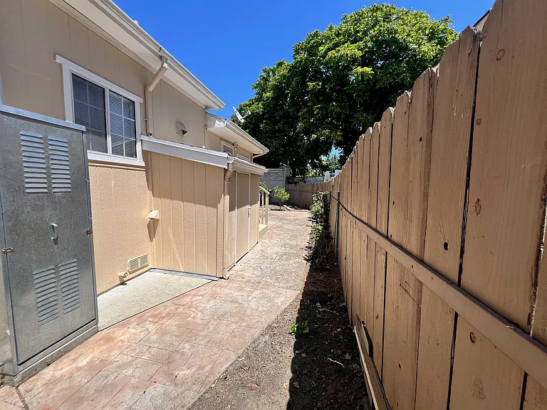 22970 Sutro St — Photo 17