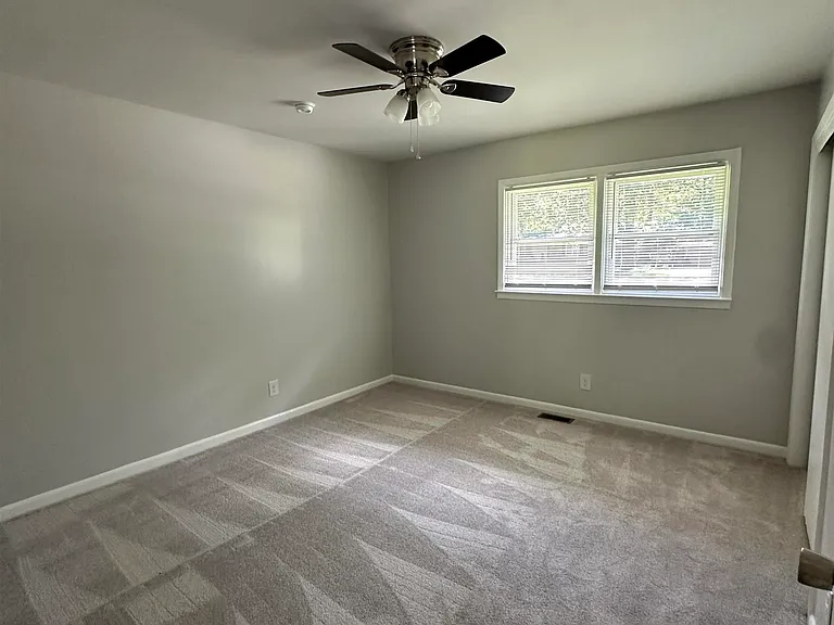 1021 Greenwood Dr — Photo 8