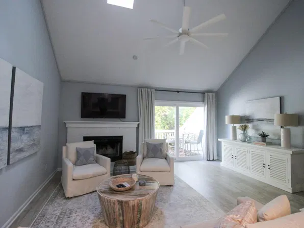 1800 Eastwood Rd, Wilmington, NC 28403