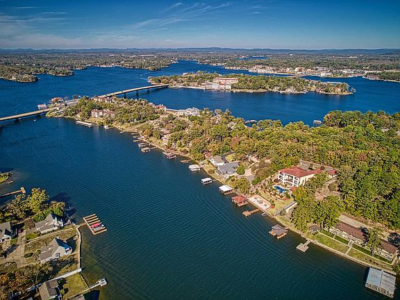3rd image of 316 Long Island Dr