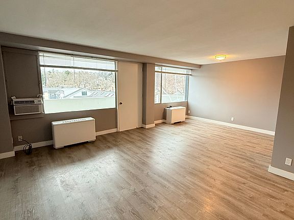 5th image of 846B Massachusetts Ave #5D