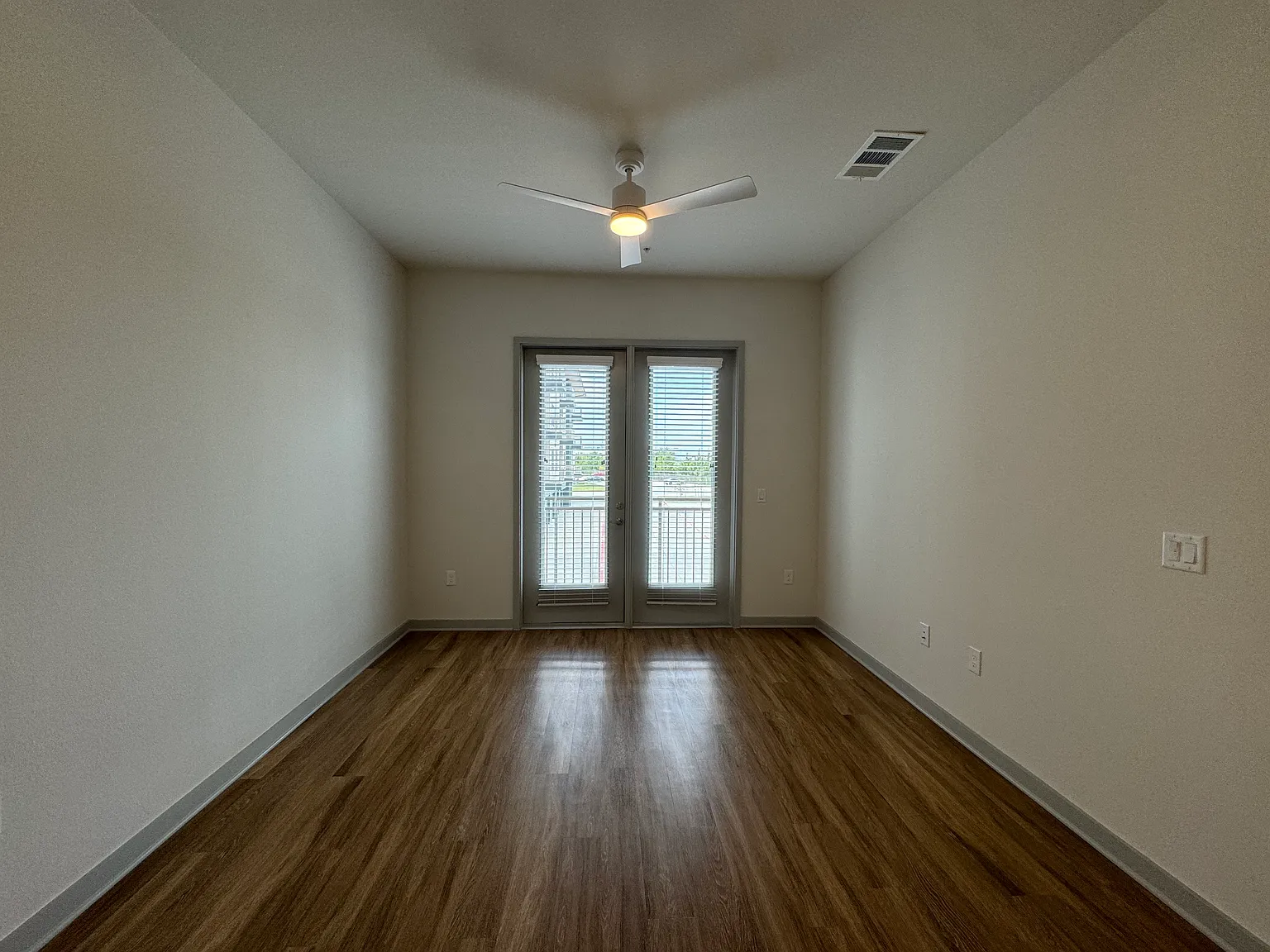 1 bed, 720 sqft, $1,199 — Photo 2